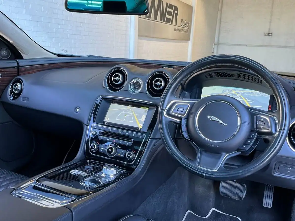 2015-jaguar-xj-series-30td-xj-portfolio-swb-auto-big-9