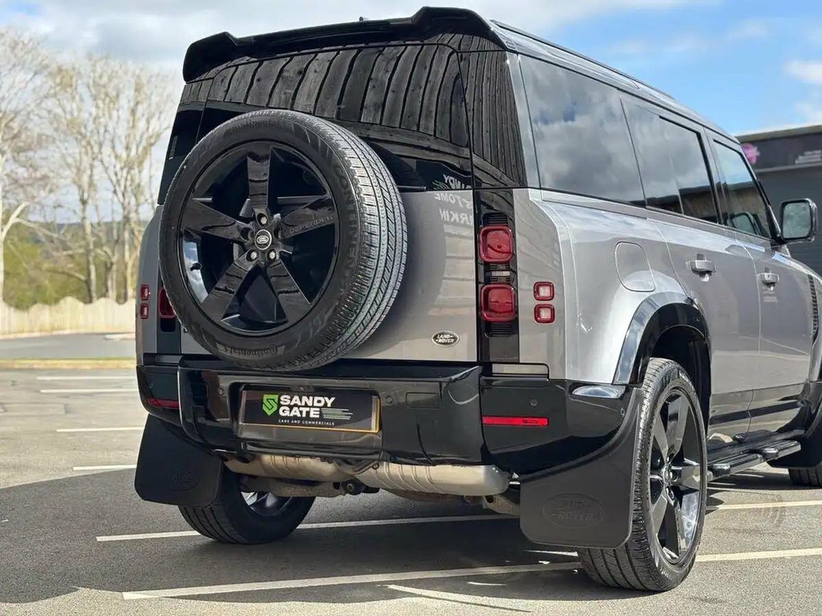 2022-land-rover-110-defender-30-d300-hard-top-hse-110-big-68
