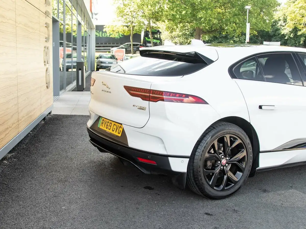 2019-jaguar-i-pace-ev400-se-big-7