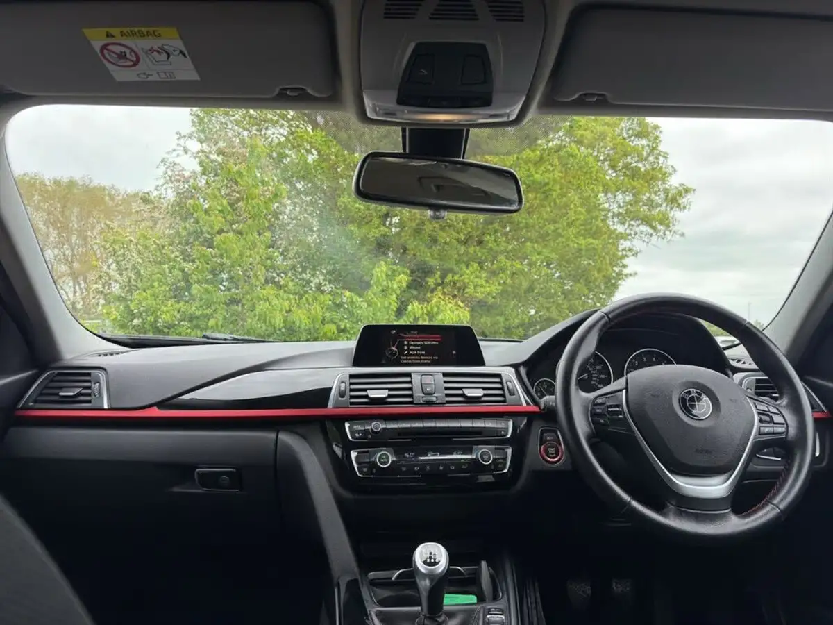 2015-bmw-3-series-15-318i-sport-saloon-4d-big-12