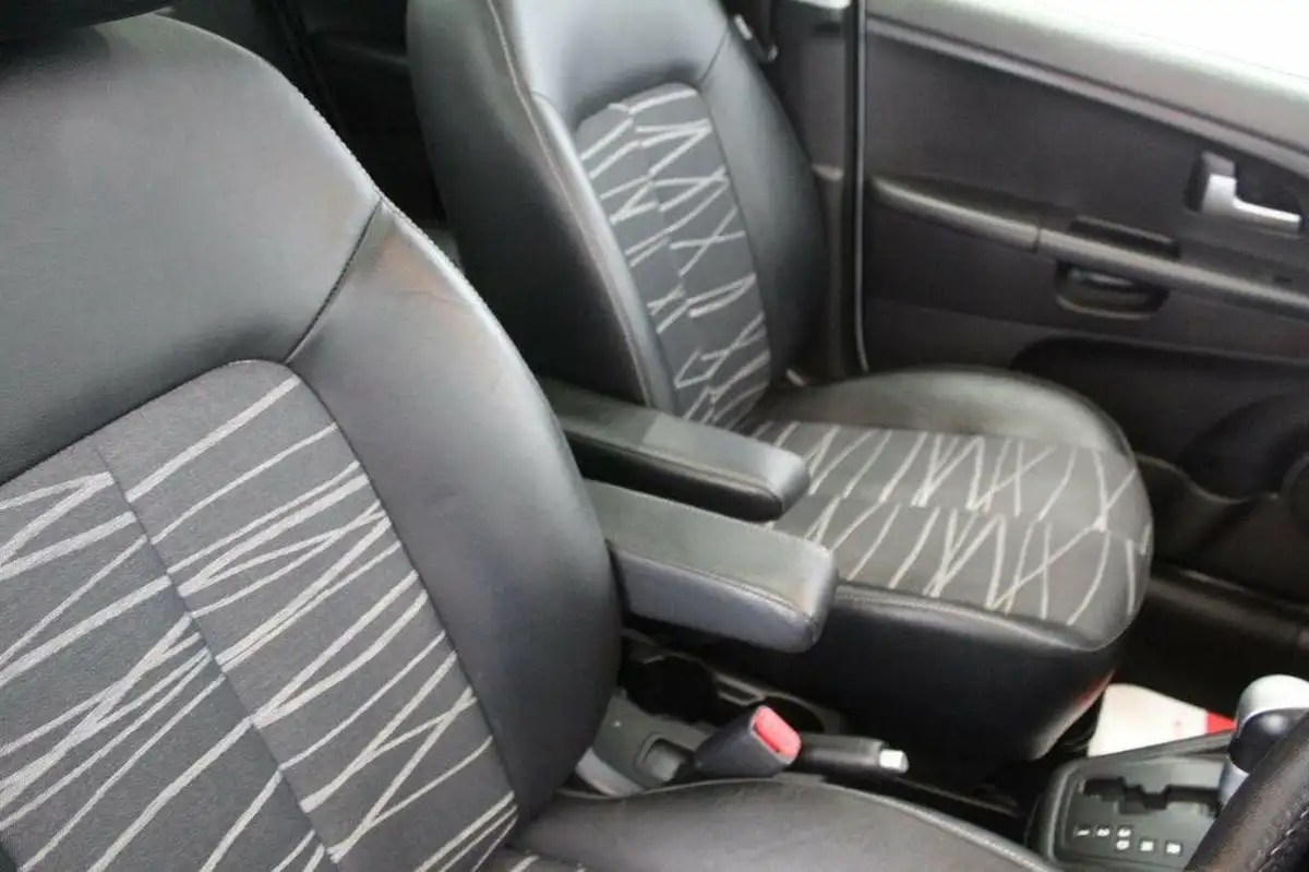 2011-kia-venga-16-3-auto-big-35