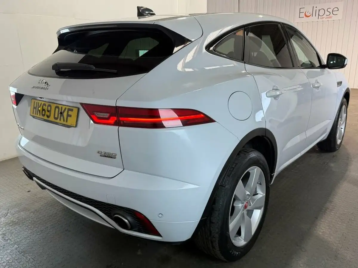 2020-jaguar-e-pace-20-i4d-chequered-flag-180ps-big-6