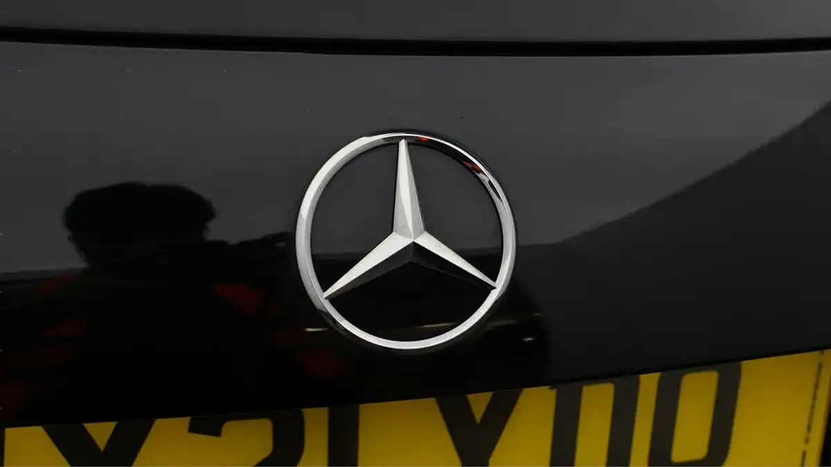 2021-mercedes-benz-a-class-13-a250e-amg-line-hatchback-5d-big-20