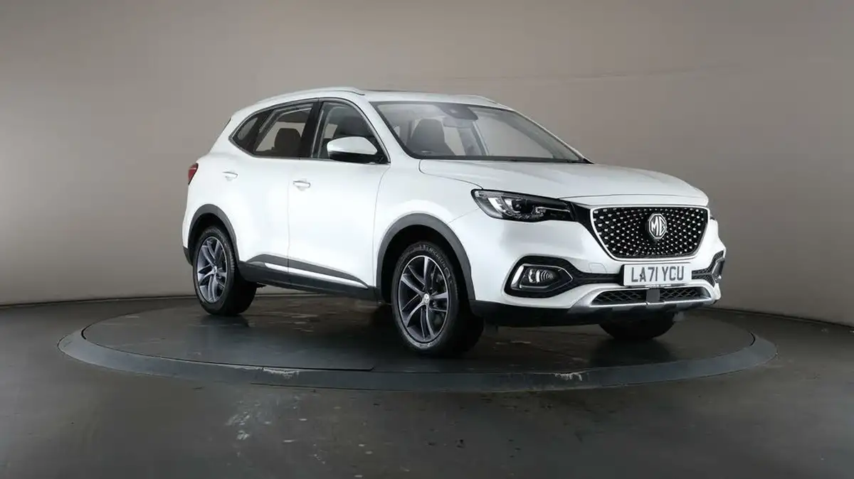 2022-mg-hs-15t-gdi-exclusive-162ps-big-52