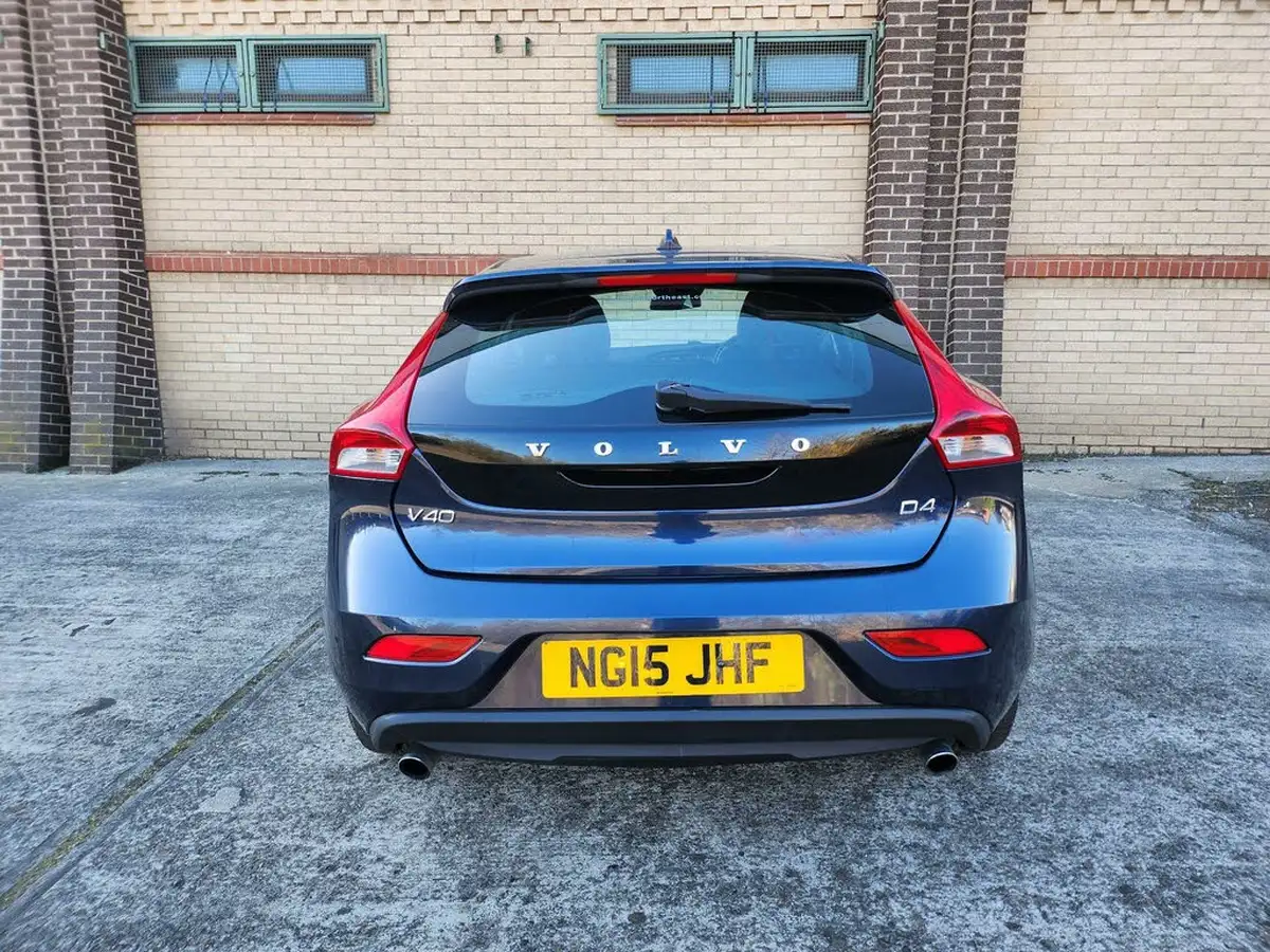 2015-volvo-v40-20td-d4-se-lux-big-5