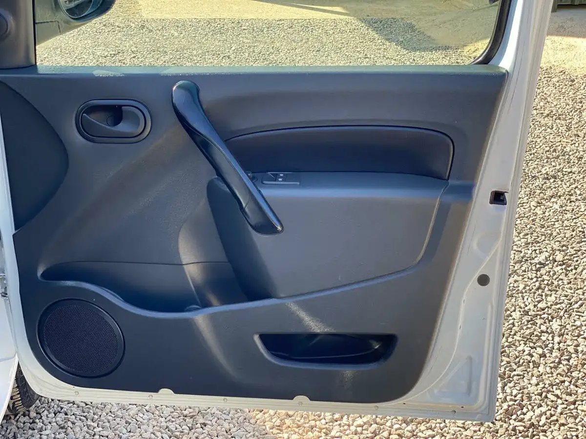 2015-renault-kangoo-15td-ml19-dci-75-business-panel-big-40