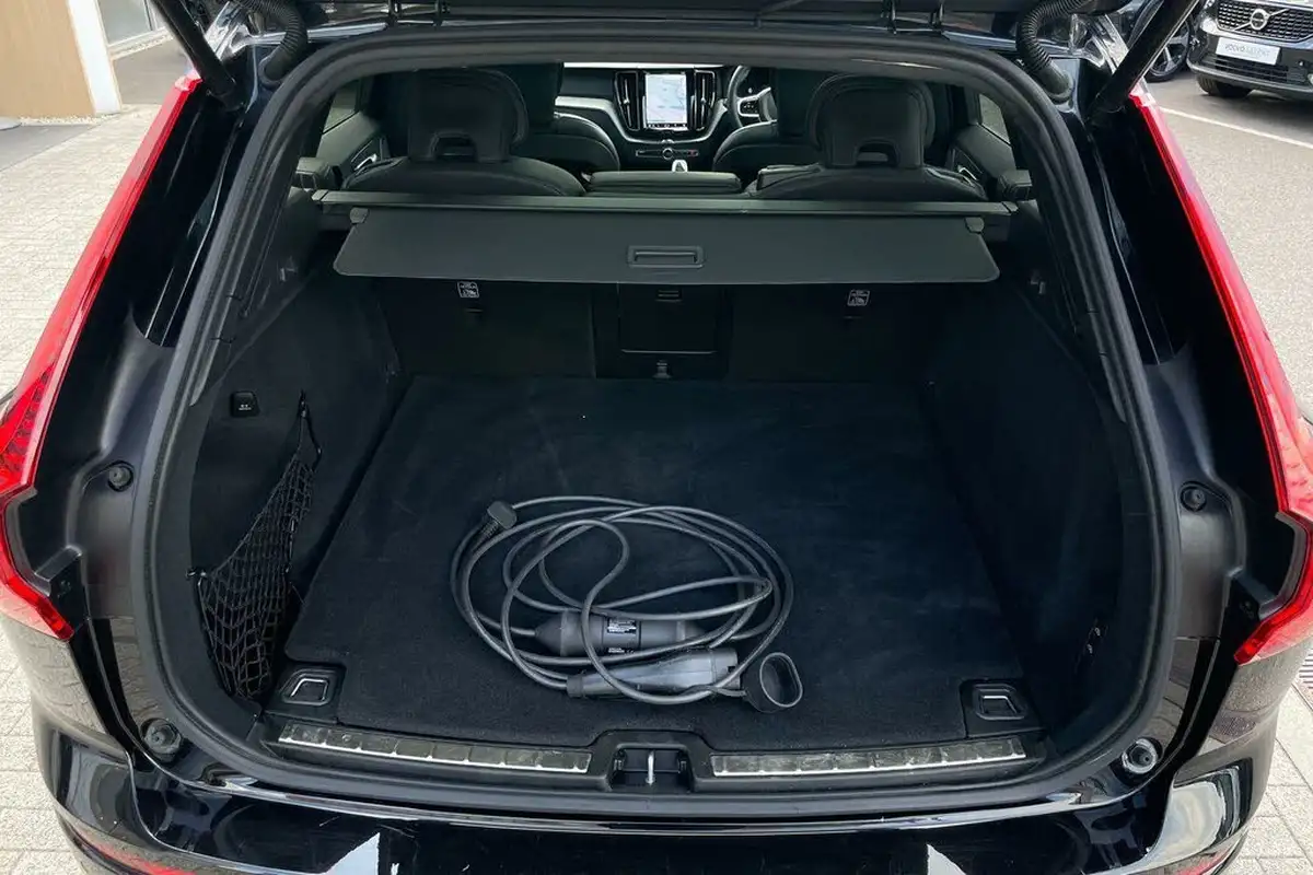 2024-volvo-xc60-20-t8-ultra-black-edition-big-18