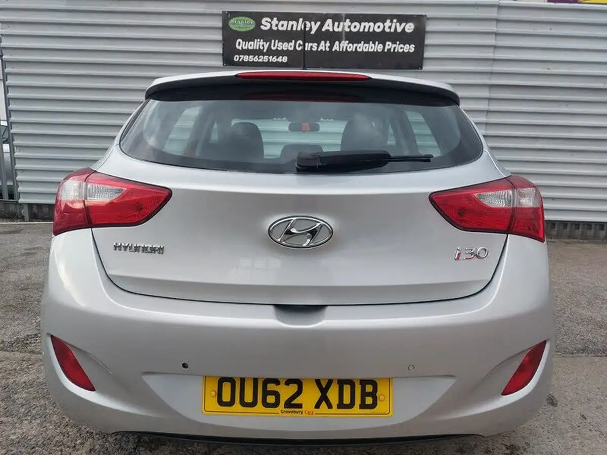 2012-hyundai-i30-14-active-5d-big-5