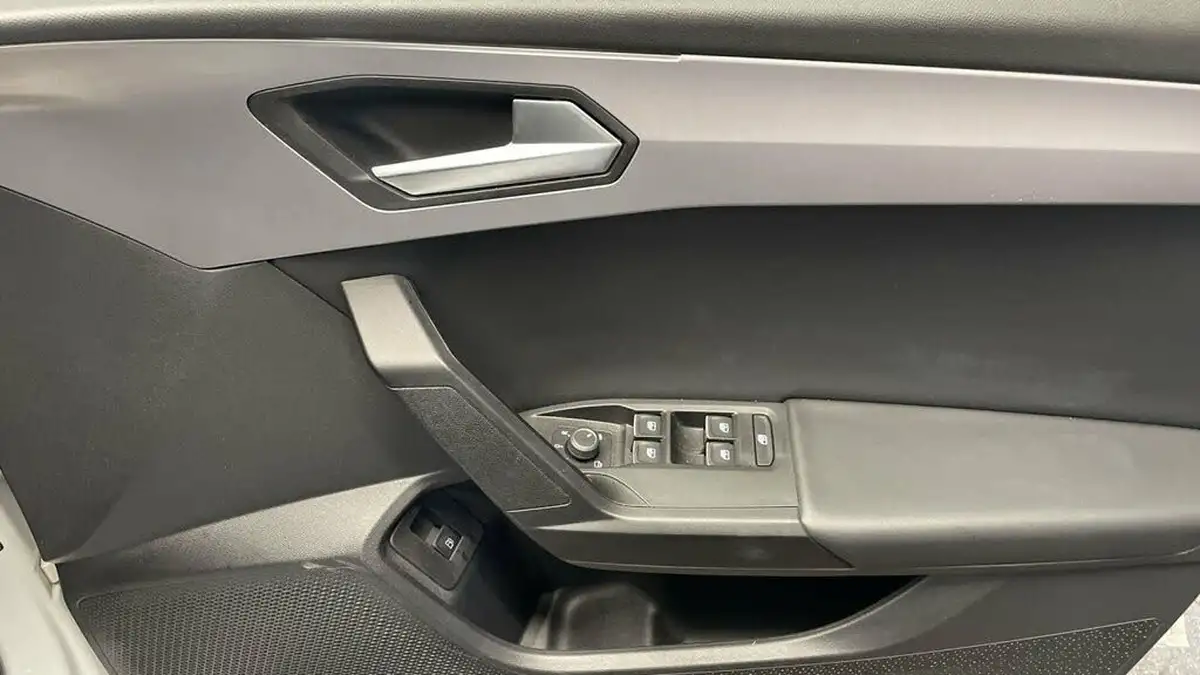 2021-seat-leon-14-e-hybrid-fr-hatchback-big-23