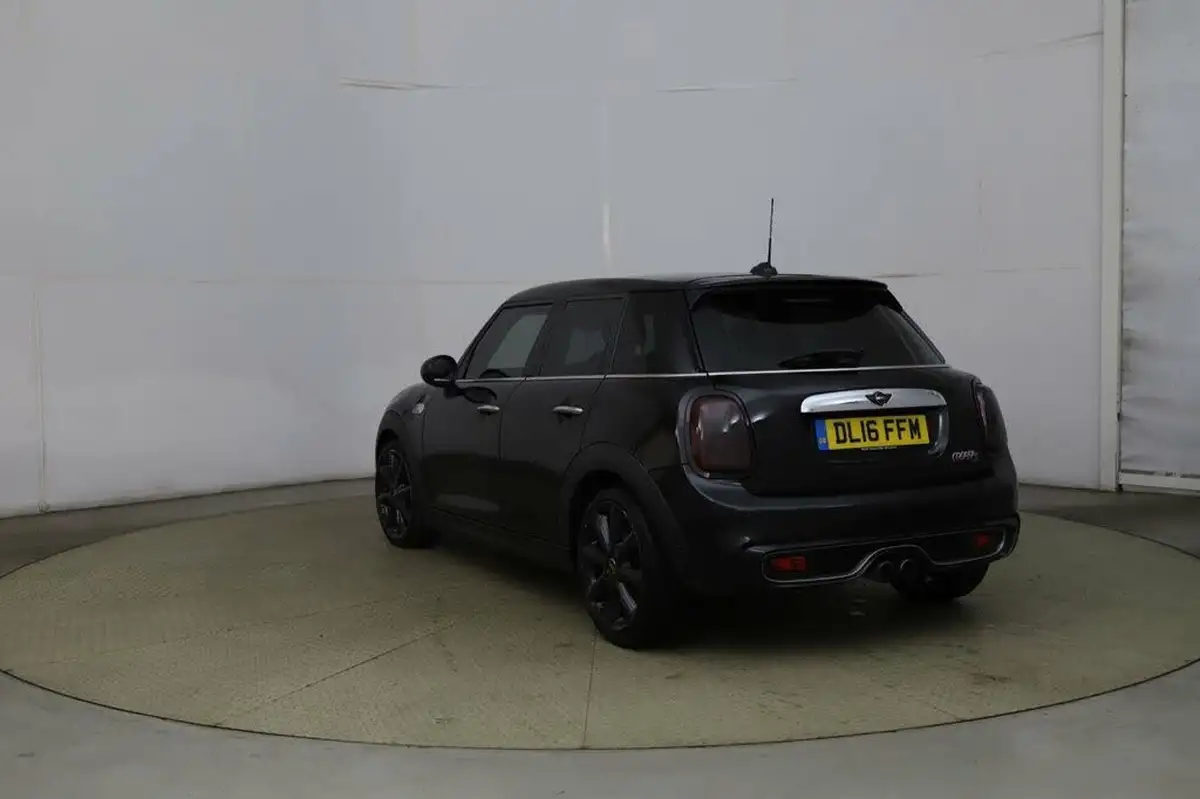 2016-mini-cooper-20-cooper-s-ss-hatchback-5d-big-4