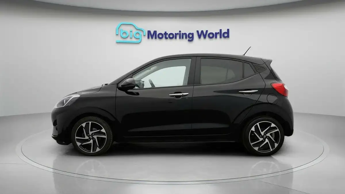 2023-hyundai-i10-10-premium-big-3