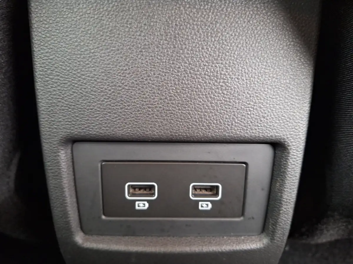 2022-renault-clio-10-tce-iconic-edition-big-18