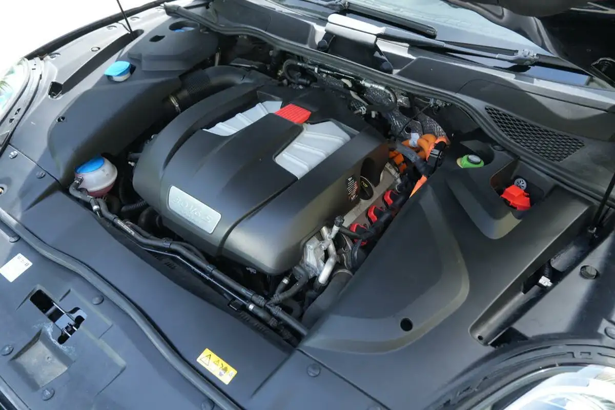 2016-porsche-cayenne-30-s-e-hybrid-big-9