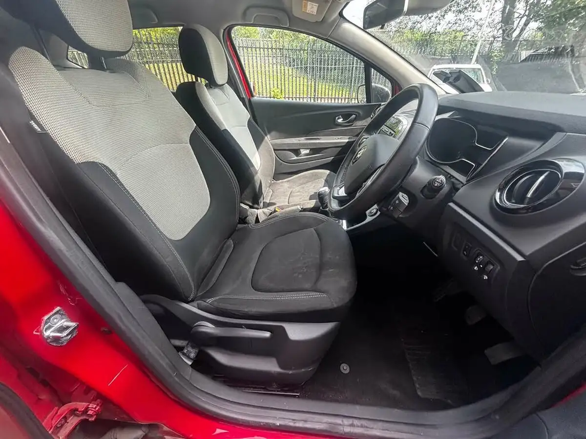 2019-renault-captur-09-tce-iconic-big-15