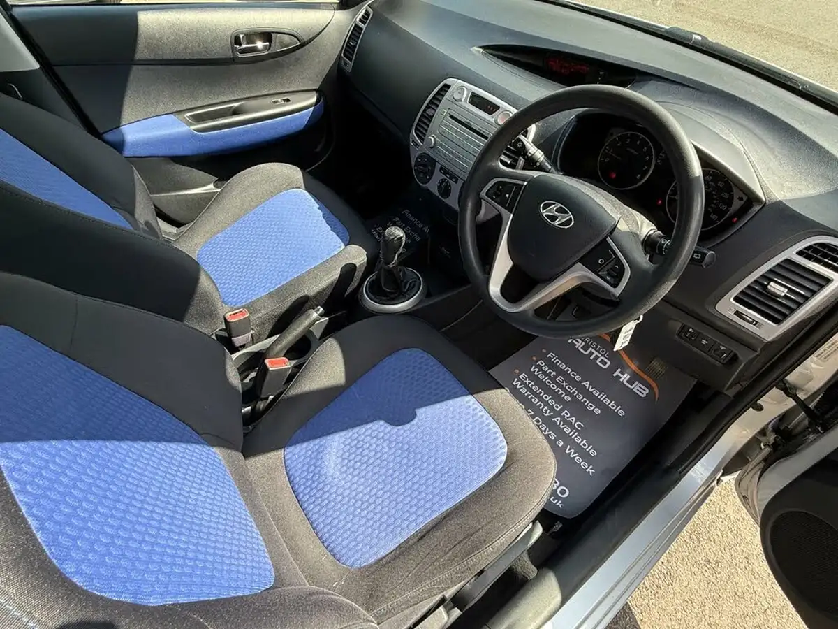 2010-hyundai-i20-14-comfort-5d-big-10