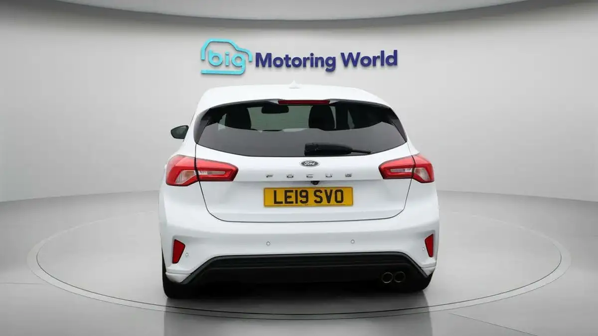 2019-ford-focus-10t-st-line-x-hatchback-big-6