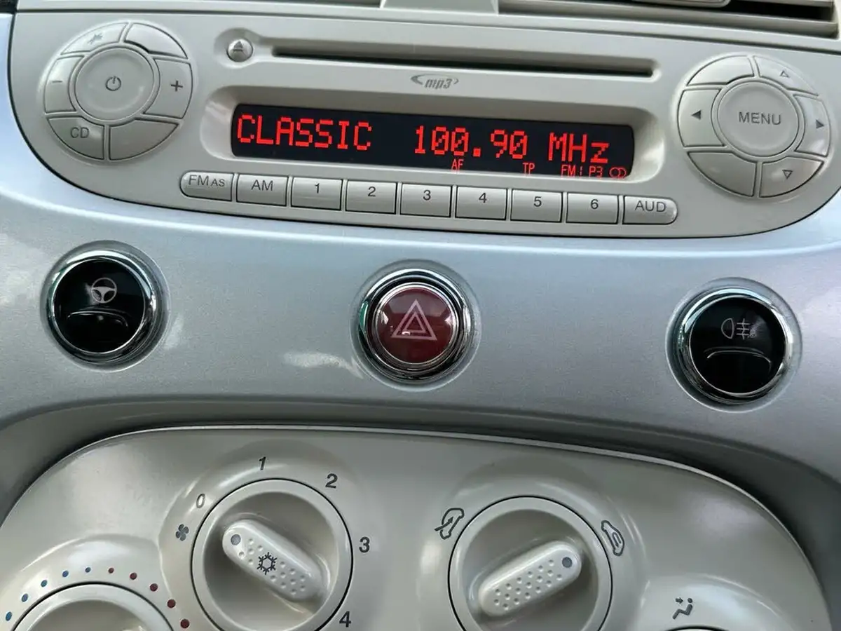 2011-fiat-500-12-lounge-big-52