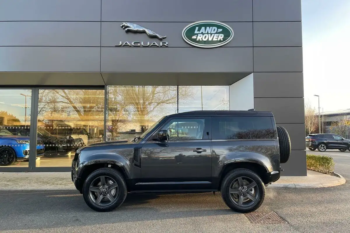 2024-land-rover-90-defender-30-d350-x-dynamic-se-big-25