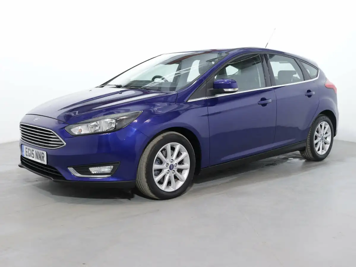 2015-ford-focus-15-titanium-hatchback-big-5