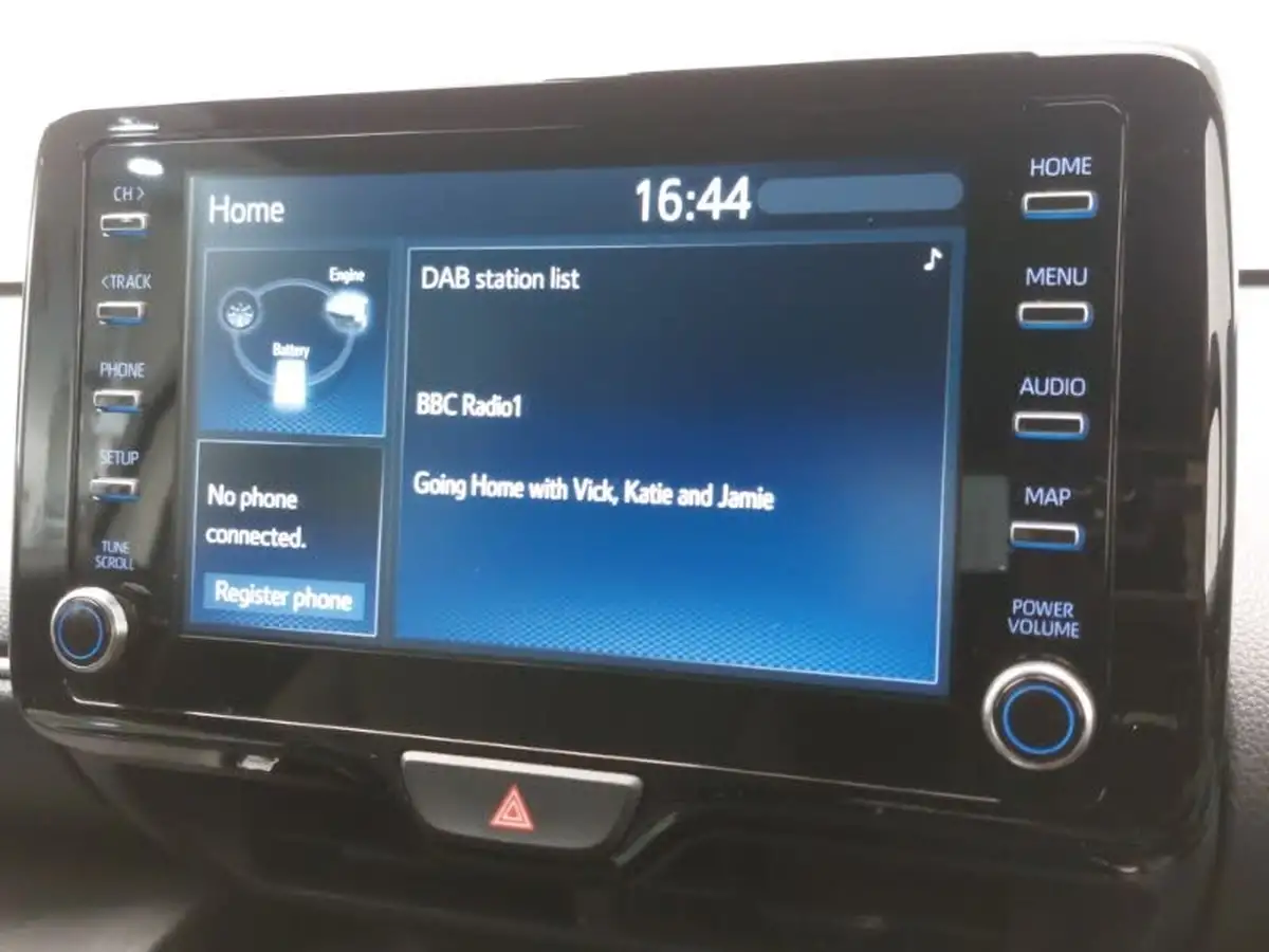 2021-toyota-yaris-15-vvt-i-design-panoramic-roof-big-9