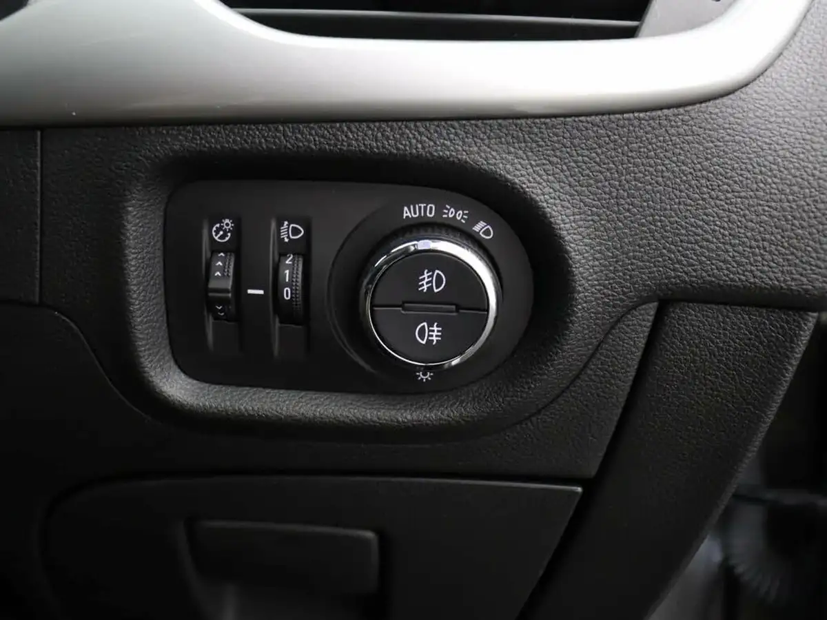 2020-vauxhall-astra-12-turbo-sri-vx-line-nav-big-31