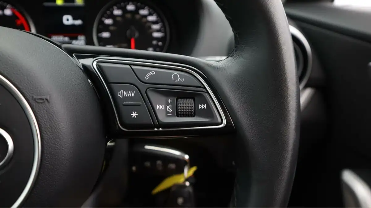 2022-audi-q2-10-30-tfsi-technik-big-24