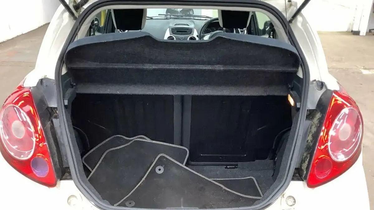 2016-ford-ka-12-zetec-white-edition-big-11