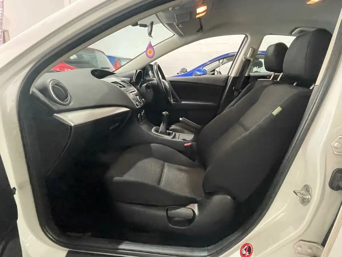 2012-mazda-mazda3-16-tamura-big-15
