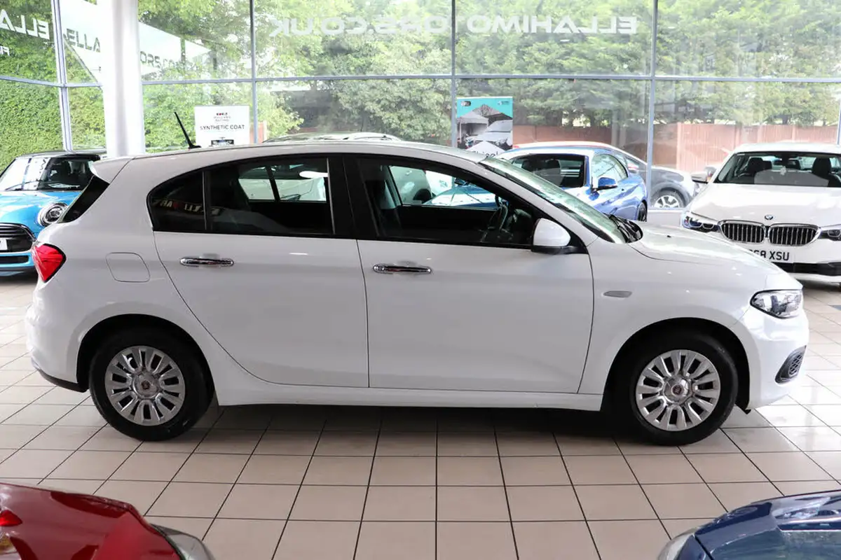 2016-fiat-tipo-14-easy-hatchback-big-8