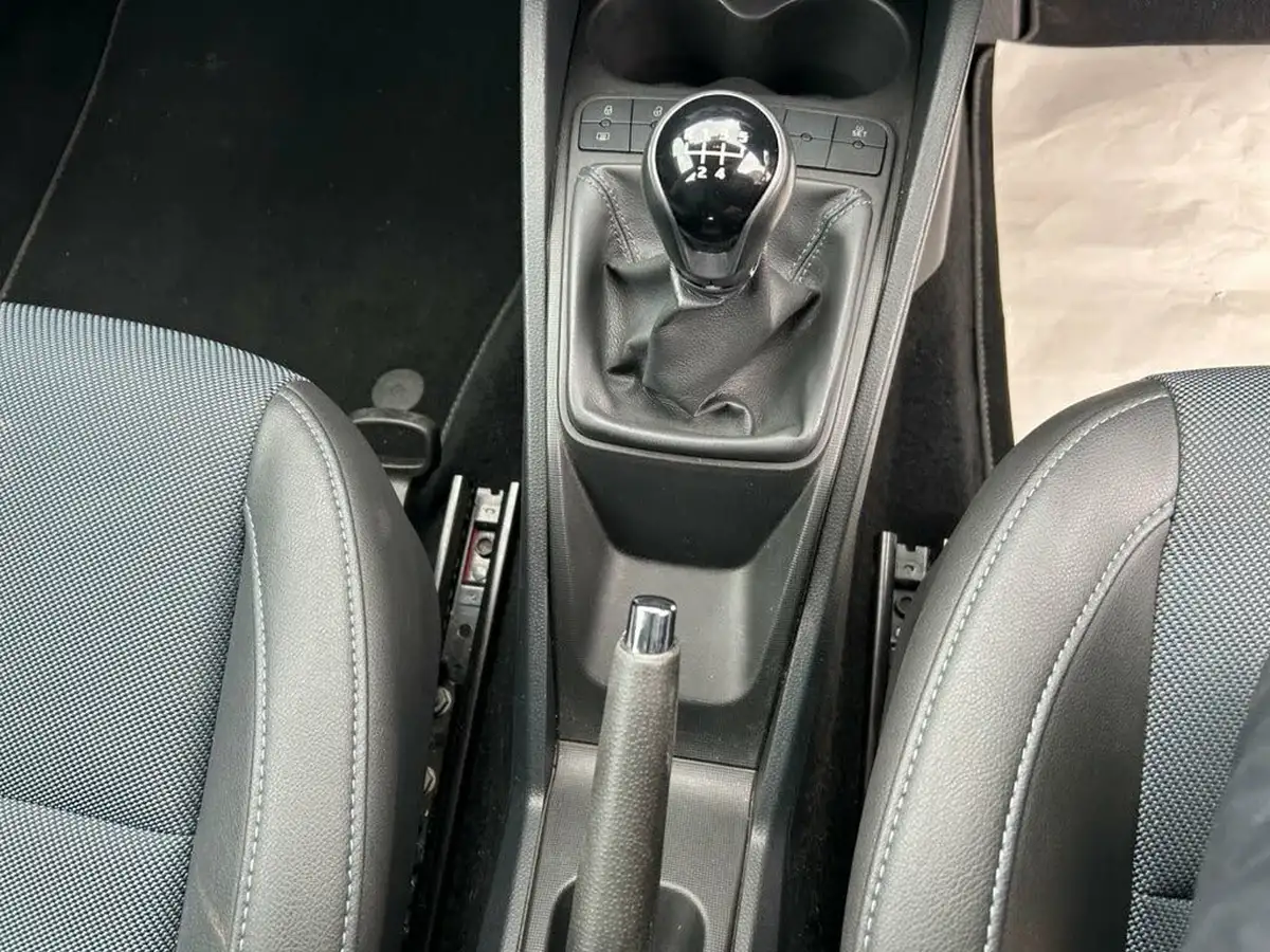 2015-seat-ibiza-12-i-tech-hatchback-5d-big-25