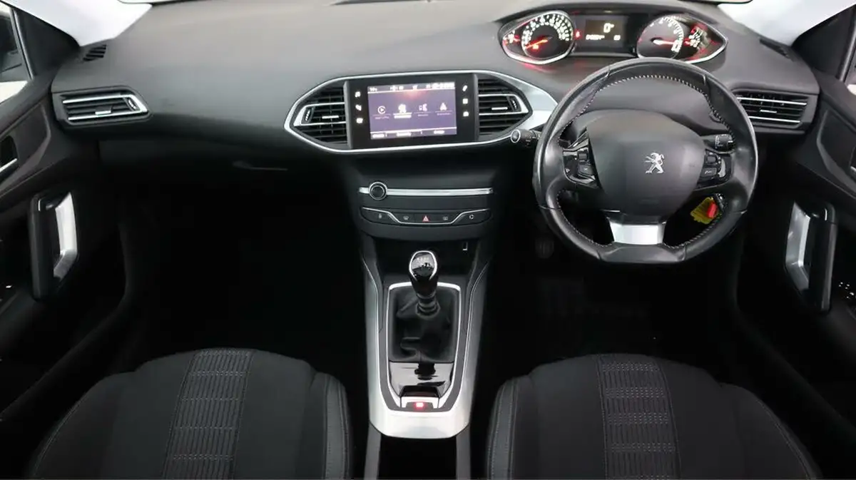 2020-peugeot-308-sw-12-puretech-allure-130bhp-big-12
