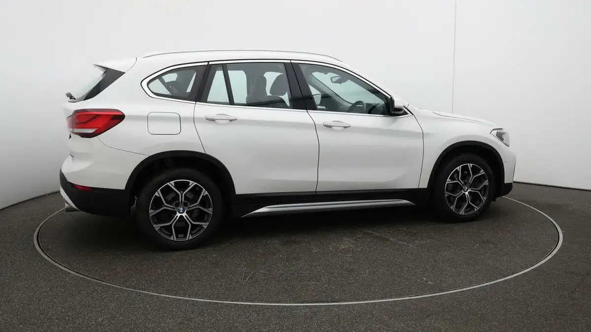 2021-bmw-x1-20-sdrive20i-xline-big-51