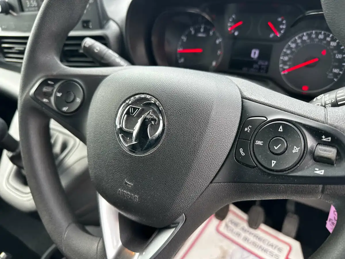 2020-vauxhall-combo-15cdti-edition-2300-75pseu6d-t-l1h1-ss-panel-big-19