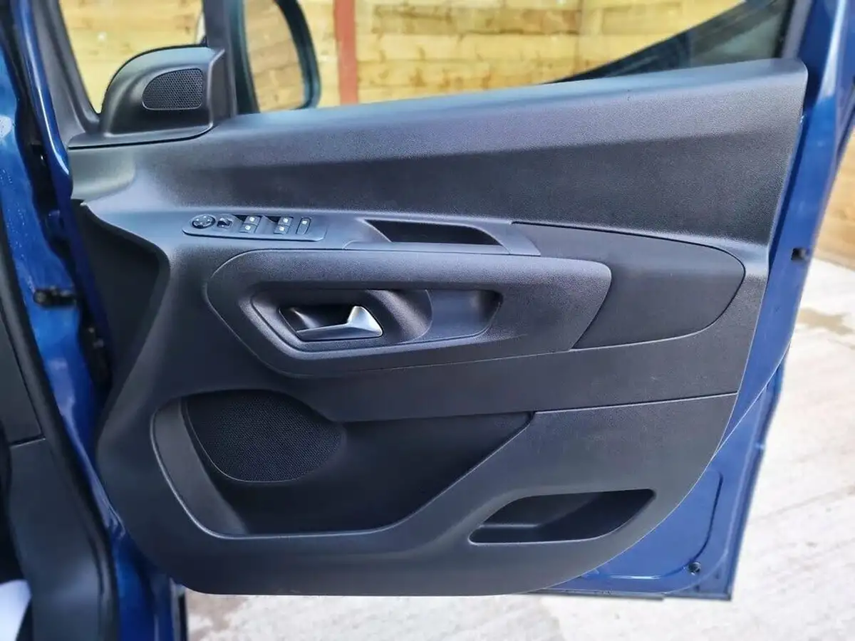 2023-citroen-berlingo-15-bluehdi-feel-m-size-ss-100pseu6d-big-23