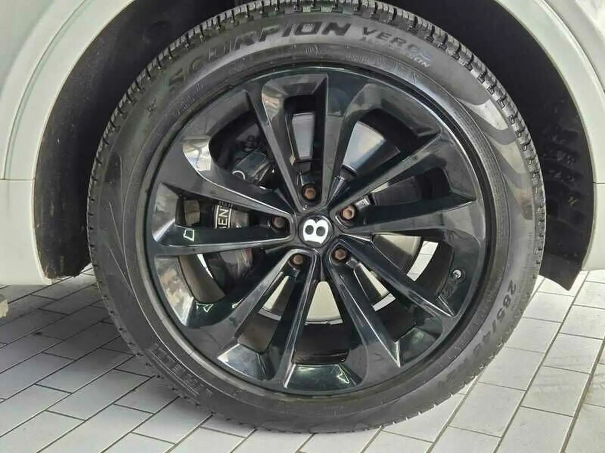 2019-bentley-bentayga-40-v8-big-49