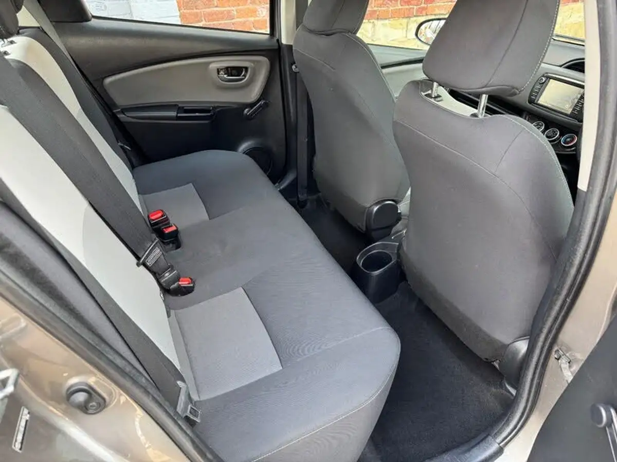 2019-toyota-yaris-15-vvt-i-icon-tech-111bhp-1496cc-big-12
