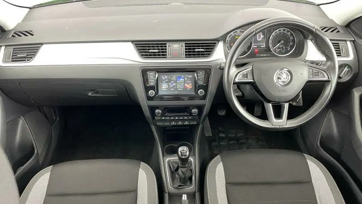 2018-skoda-rapid-spaceback-10-tsi-se-tech-109ps-big-7