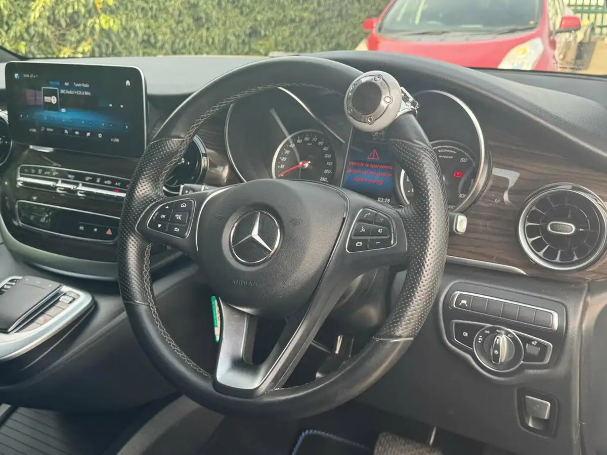 2022-mercedes-benz-eqv-e-eqv-300-sport-big-7