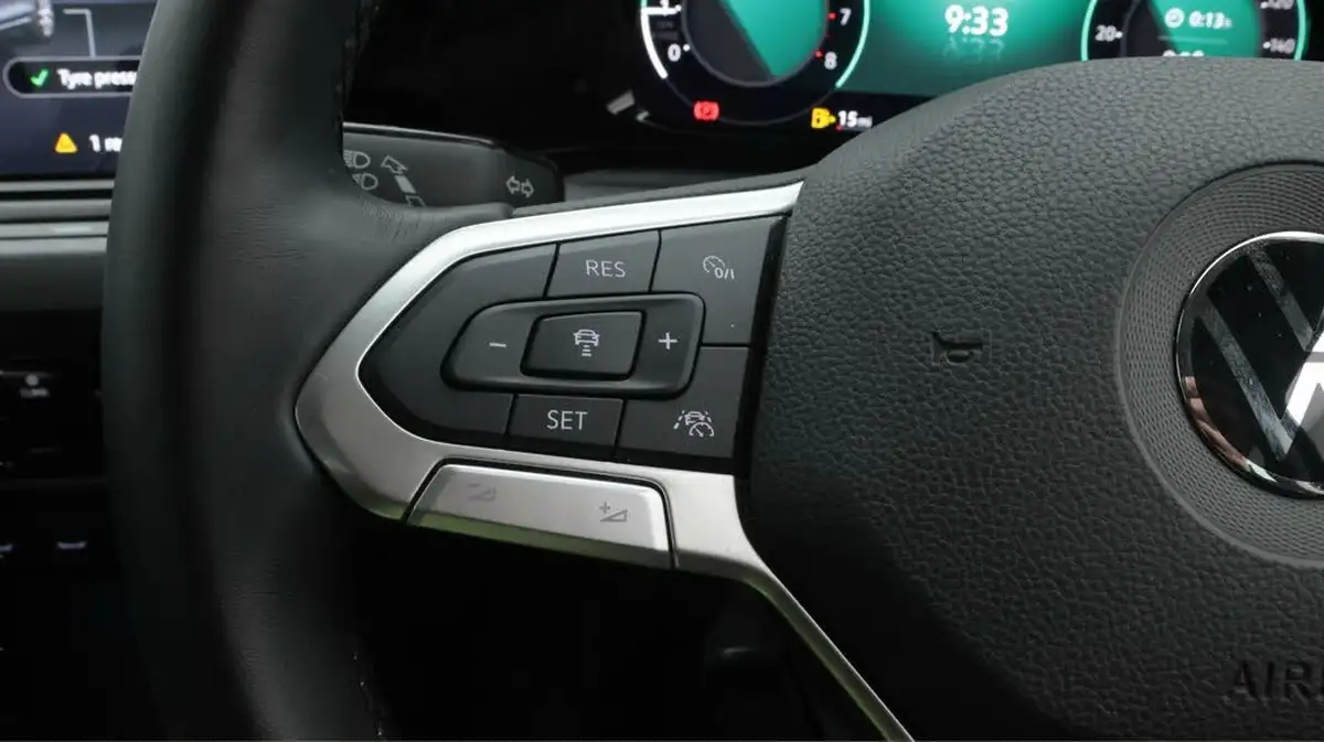 2021-volkswagen-golf-15-tsi-style-150ps-hatchback-big-23