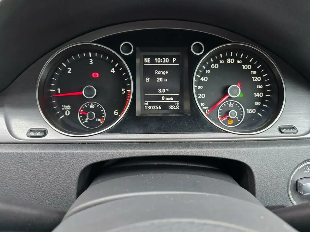 2014-volkswagen-passat-20tdi-executive-140ps-ss-estate-5d-dsg-big-37