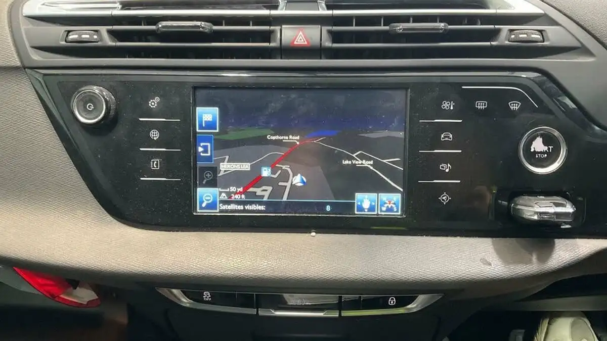 2015-citroen-grand-c4-picasso-20bluehdi-exclusive-eat6-big-6