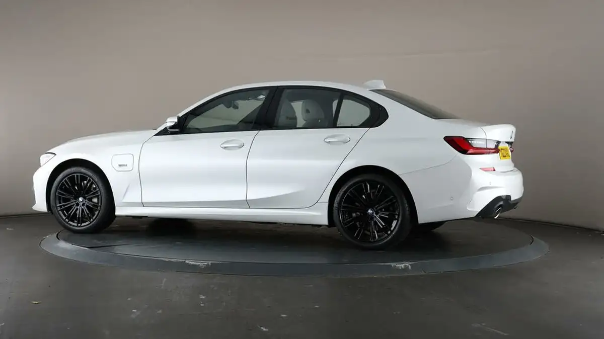 2022-bmw-3-series-20-330e-m-sport-pro-pack-saloon-4d-big-76