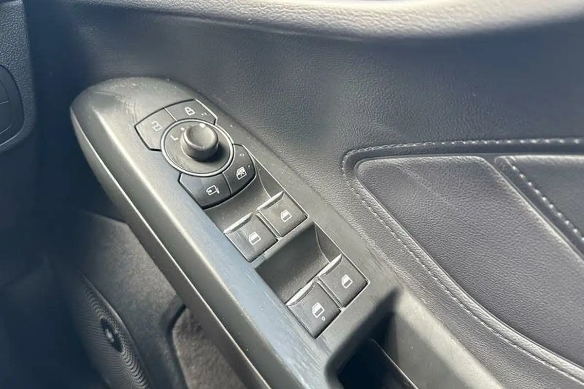 2022-ford-focus-23t-st-hatchback-big-15