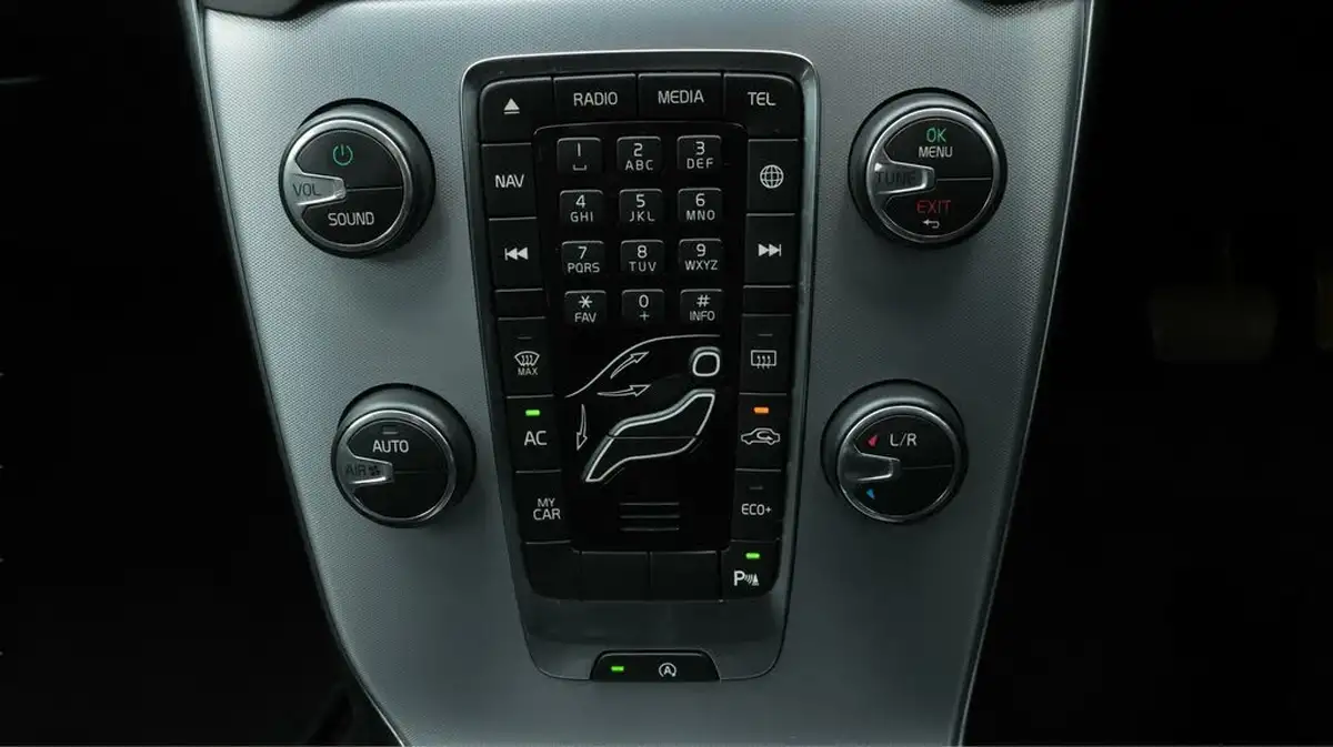 2018-volvo-v40-15-t3-inscription-big-12