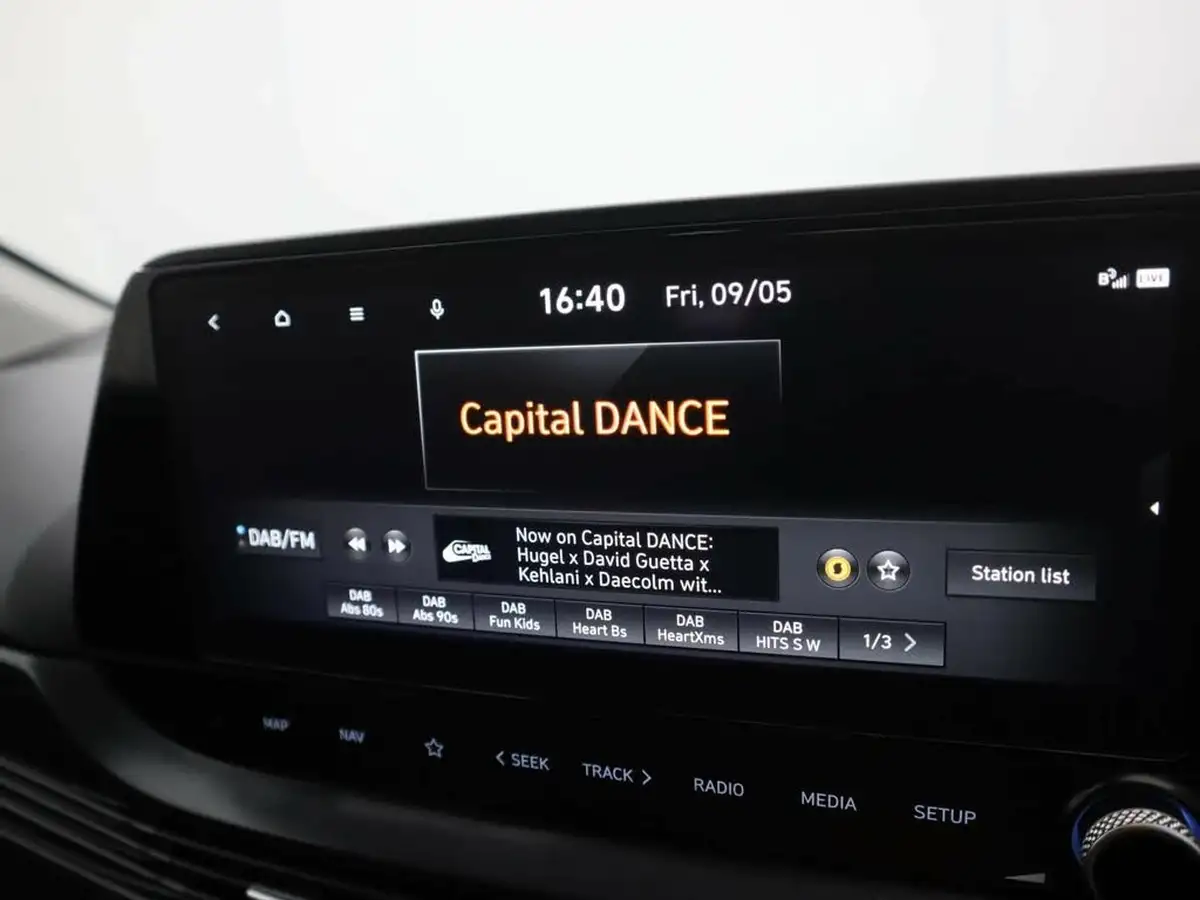 2023-hyundai-i20-10-t-gdi-premium-48-volt-hybrid-eclutch-imt-big-22