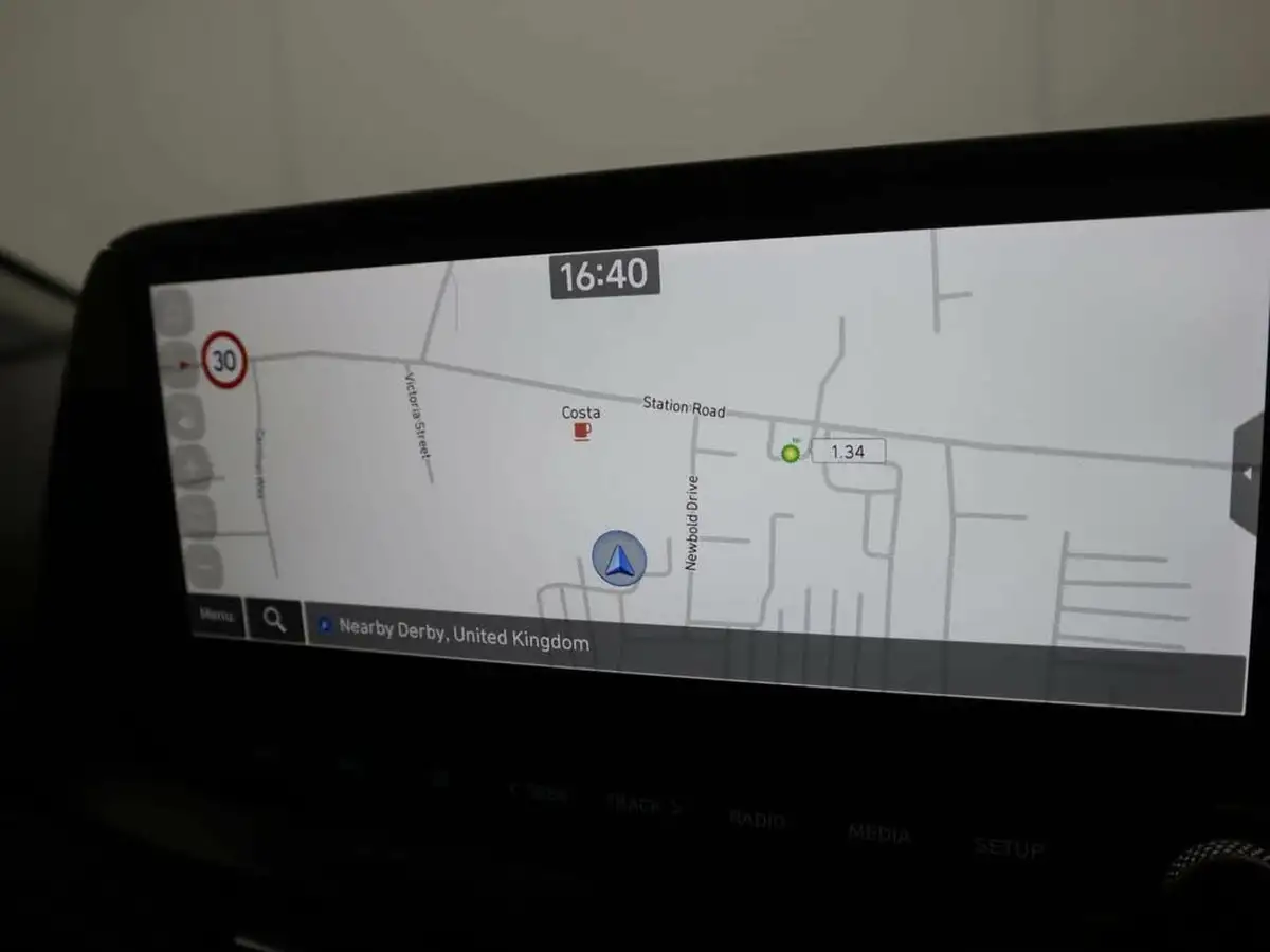 2023-hyundai-i20-10-t-gdi-premium-48-volt-hybrid-eclutch-imt-big-18