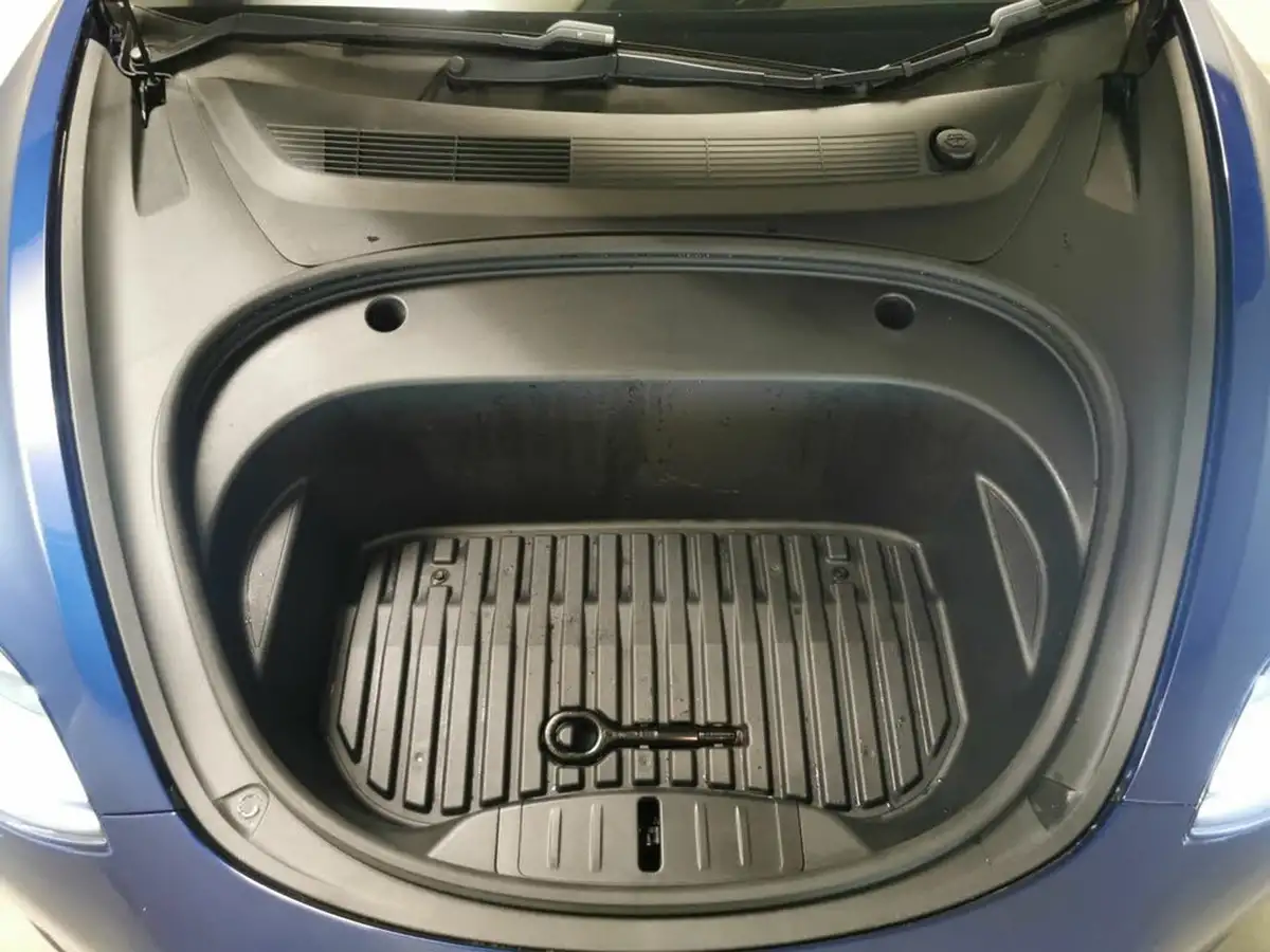 2020-tesla-model-3-e-performance-big-40