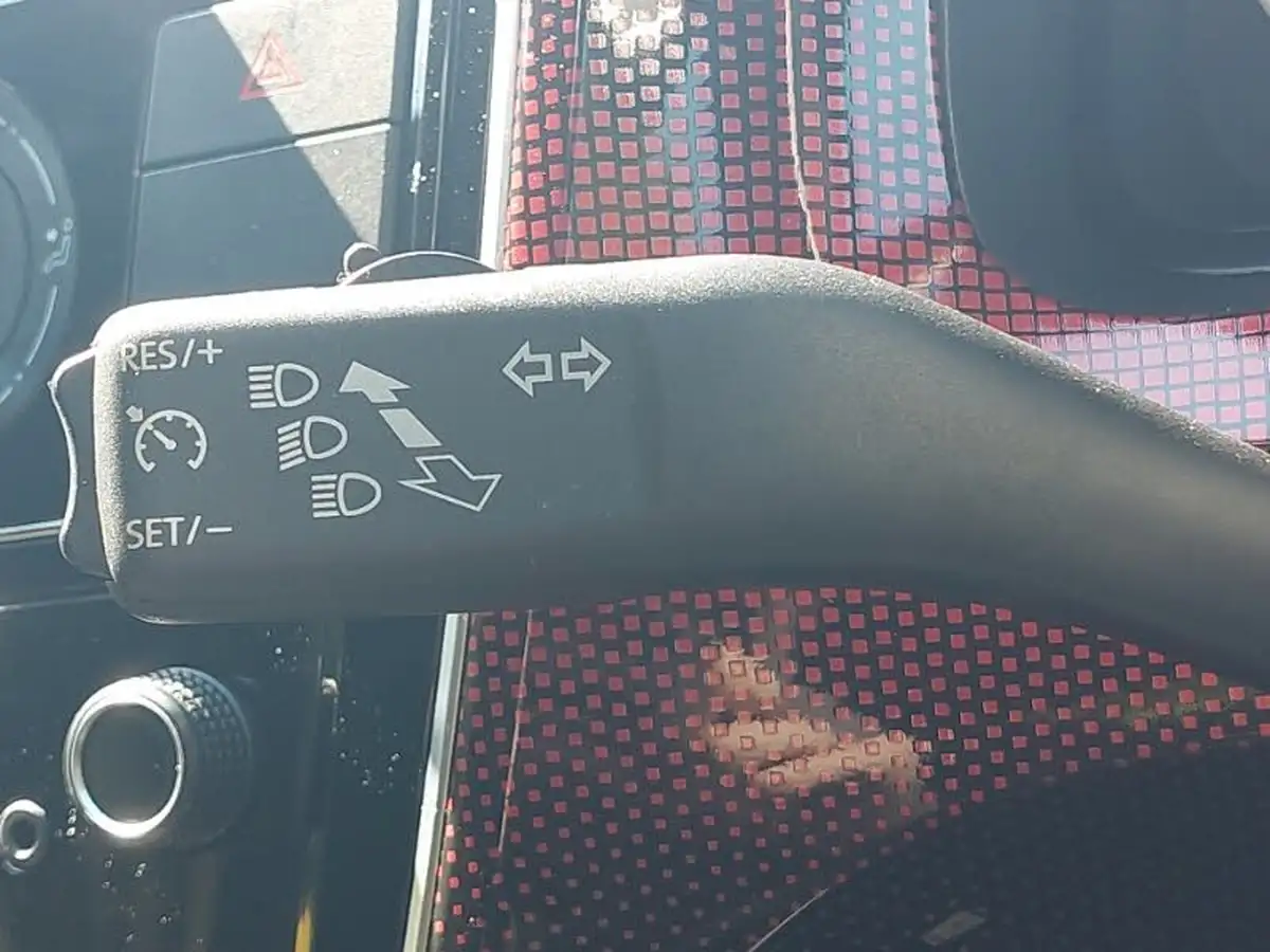 2019-volkswagen-up-10-gti-5d-big-11