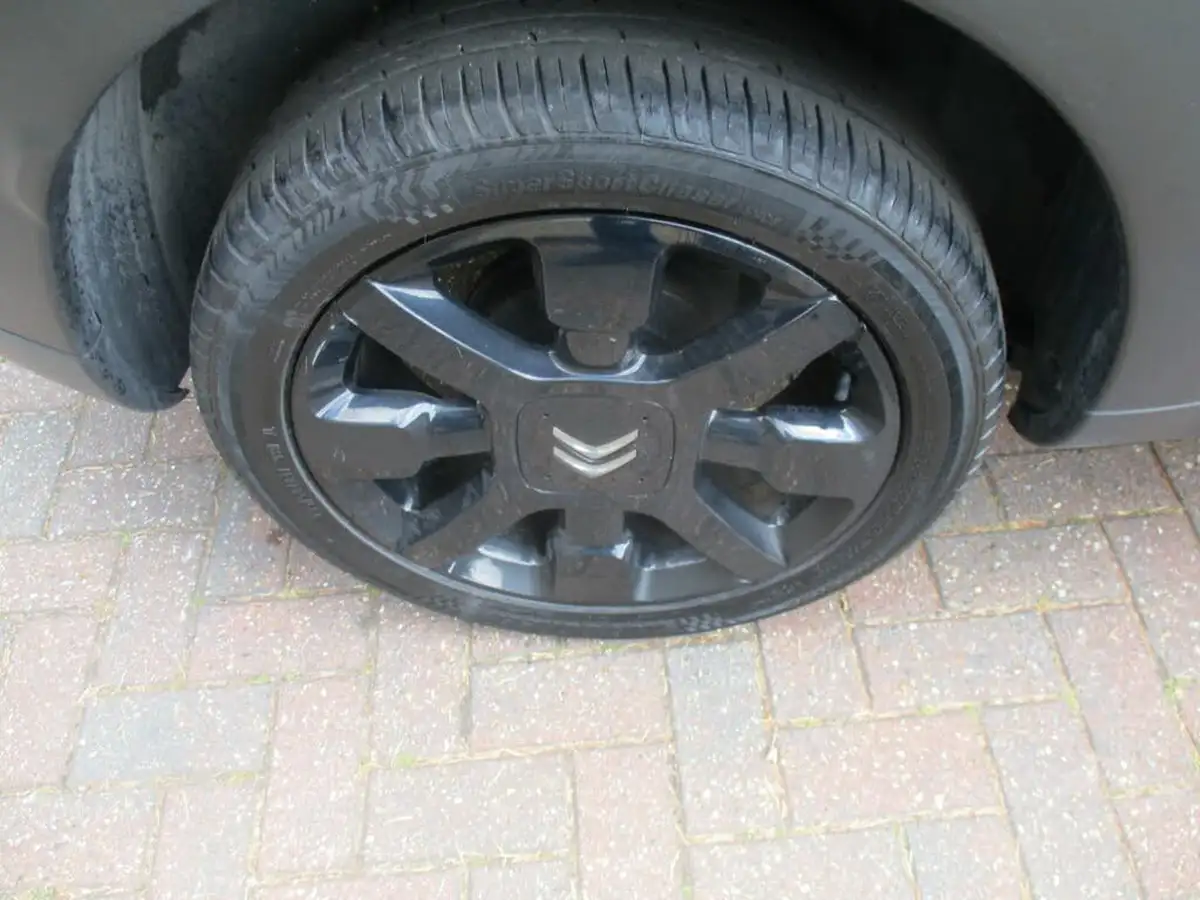 2017-citroen-c4-cactus-12-puretech-flair-82ps-big-26