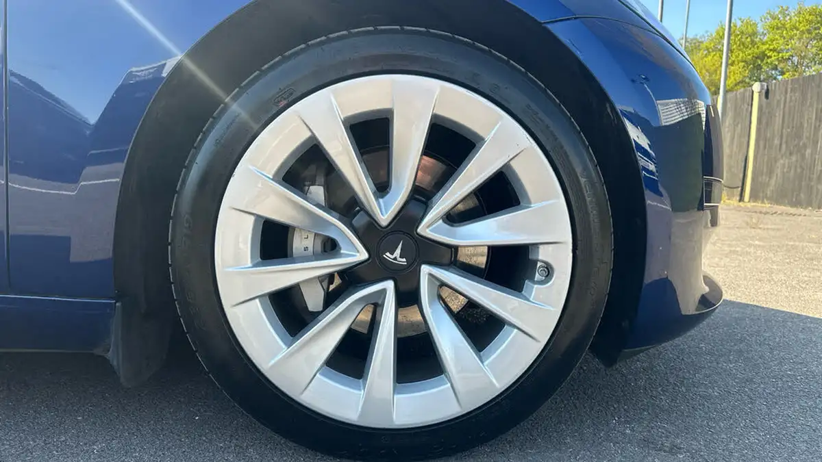2022-tesla-model-3-e-long-range-big-19